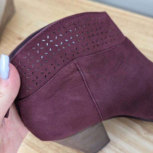 Violet & Red | Burgundy Lazer Cut Topline Bootie Size 7.5 - Picture 4 of 6